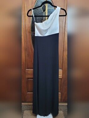 Cache Black & White One-Shoulder Floor Length Gown size 4.